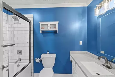 Bath - 4511 NW Apache Dr, Riverside, MO 64150 photo 1 of 3