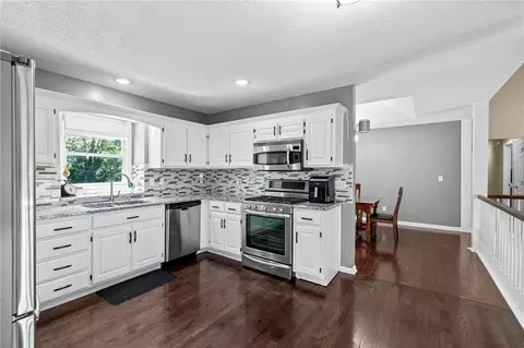 Kitchen - 4511 NW Apache Dr, Riverside, MO 64150 photo 2 of 4