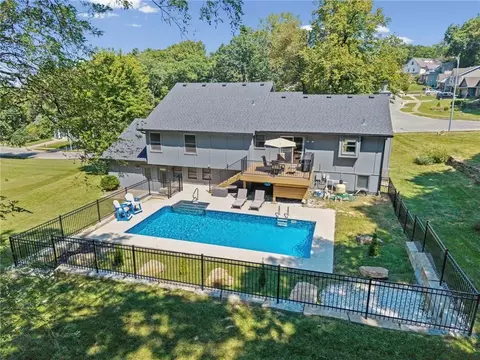 Exterior - 4511 NW Apache Dr, Riverside, MO 64150 photo 13 of 15