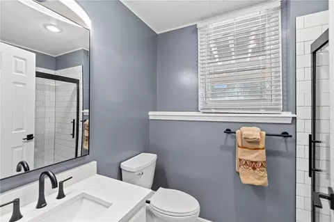 Bath - 4511 NW Apache Dr, Riverside, MO 64150 photo 3 of 3