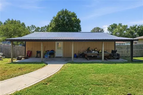 Exterior - 1304 Clark Ave, Independence, MO 64050 photo 7 of 8