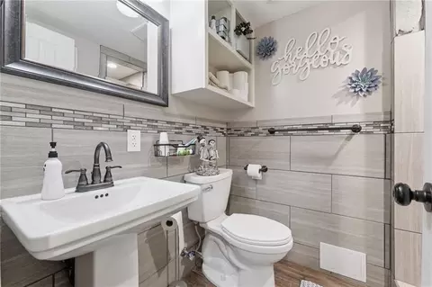 Bath - 1304 Clark Ave, Independence, MO 64050 photo 1 of 5
