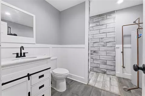 Bath - 1304 Clark Ave, Independence, MO 64050 photo 4 of 5