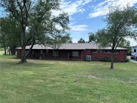 114 SE Y Hwy, Warrensburg, MO 64093