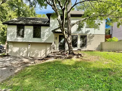10600 NW 58th St, Kansas City, MO 64152