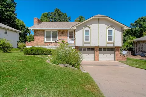 2106 NW 84th Ter, Kansas City, MO 64154