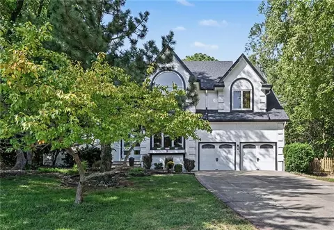 8225 NW Weatherby Dr, Weatherby Lake, MO 64152