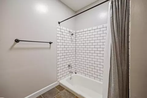 Bath - 300 Johnston Dr, Raymore, MO 64083 photo 2 of 3