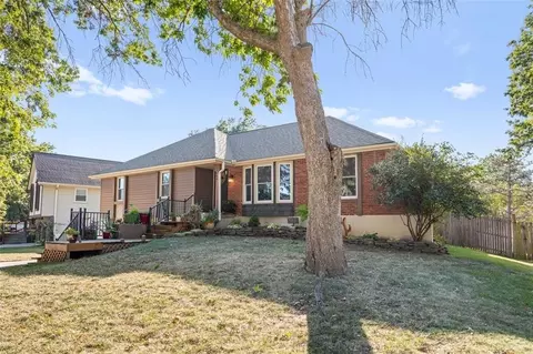 Exterior - 300 Johnston Dr, Raymore, MO 64083 photo 3 of 8