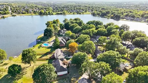 View/Area - 300 Johnston Dr, Raymore, MO 64083 photo 8 of 8