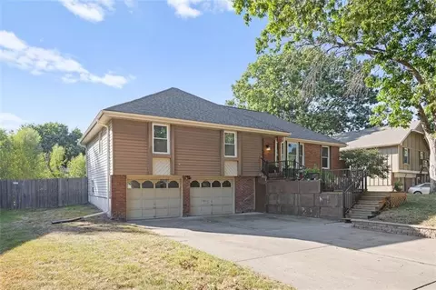 Exterior - 300 Johnston Dr, Raymore, MO 64083 photo 2 of 8