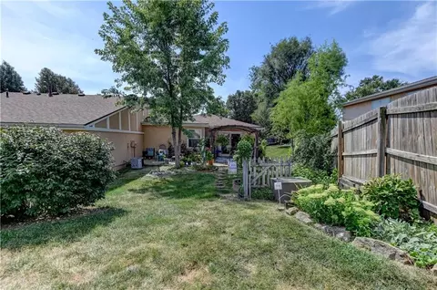 Exterior - 6206 Ash Ct, Raytown, MO 64133 photo 9 of 12