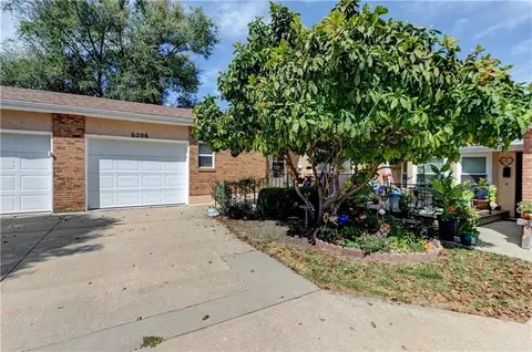Exterior - 6206 Ash Ct, Raytown, MO 64133 photo 2 of 12
