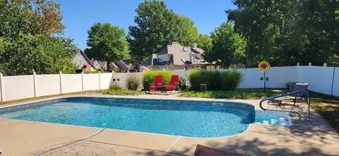 Exterior - 1013 SE Greenridge Dr, Lees Summit, MO 64081 photo 5 of 10