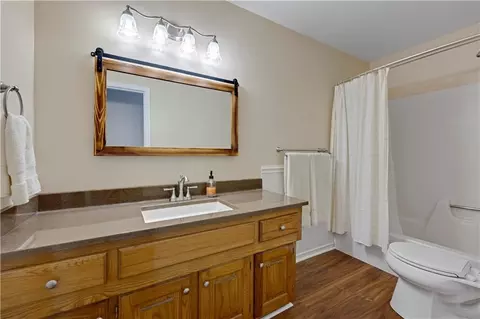 Bath - 1013 SE Greenridge Dr, Lees Summit, MO 64081 photo 3 of 4