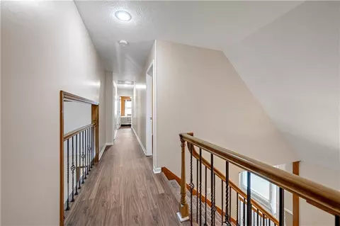 Entry Way - 1013 SE Greenridge Dr, Lees Summit, MO 64081 photo 3 of 3