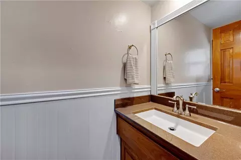 Bath - 1013 SE Greenridge Dr, Lees Summit, MO 64081 photo 1 of 4
