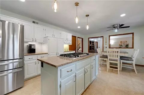 Kitchen - 1013 SE Greenridge Dr, Lees Summit, MO 64081 photo 4 of 5