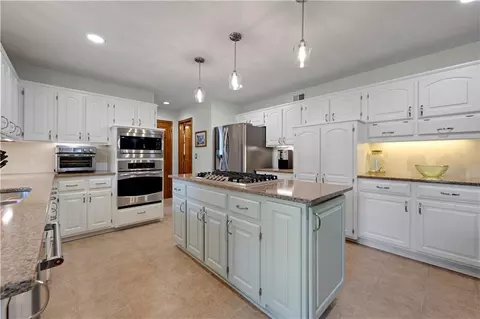 Kitchen - 1013 SE Greenridge Dr, Lees Summit, MO 64081 photo 3 of 5