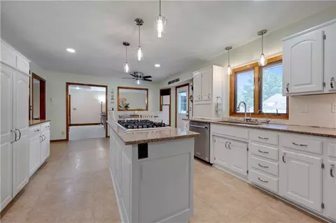 Kitchen - 1013 SE Greenridge Dr, Lees Summit, MO 64081 photo 5 of 5