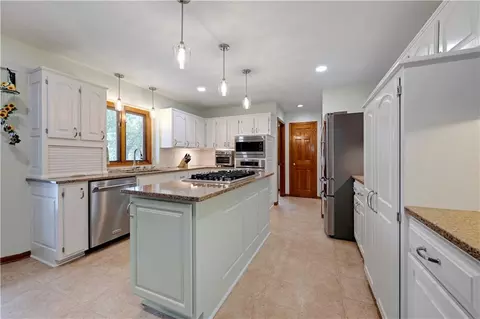 Kitchen - 1013 SE Greenridge Dr, Lees Summit, MO 64081 photo 2 of 5