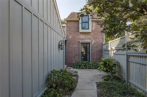 4317 W 112th St, Leawood, KS 66211
