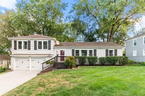 5817 W 101st Pl, Overland Park, KS 66207