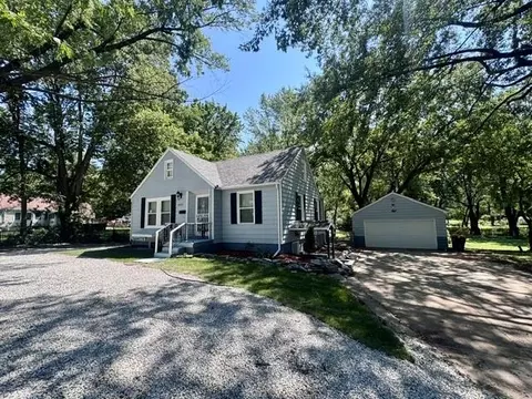 6315 E Red Bridge Rd, Kansas City, MO 64134