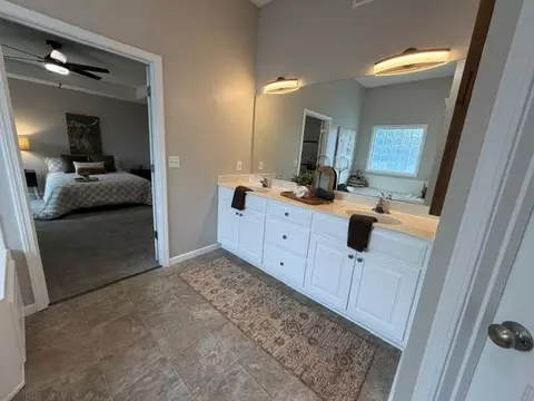 Bath - 421 Stacey Dr, Lees Summit, MO 64082 photo 1 of 2
