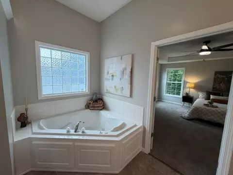 Bath - 421 Stacey Dr, Lees Summit, MO 64082 photo 2 of 2
