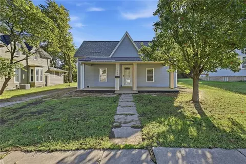 406 S 3rd St, Odessa, MO 64076