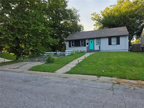 3800 E 71st Ter, Kansas City, MO 64132