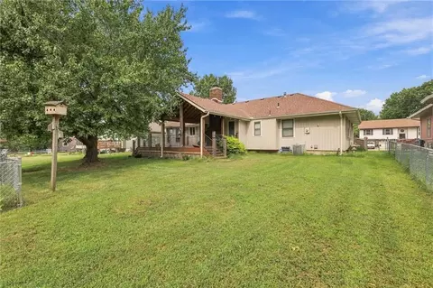 Exterior - 7903 E 170th St, Belton, MO 64012 photo 4 of 8