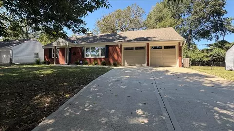 2200 W 79th St, Prairie Village, KS 66208