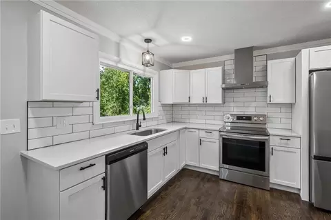 Kitchen - 10015 E 31st St, Independence, MO 64052 photo 2 of 3