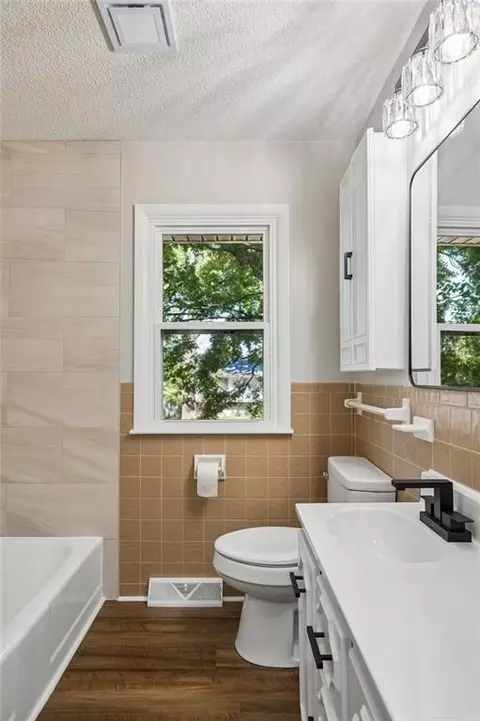 Bath - 10015 E 31st St, Independence, MO 64052 photo 1 of 3
