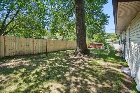 Exterior - 10015 E 31st St, Independence, MO 64052 photo 3 of 4