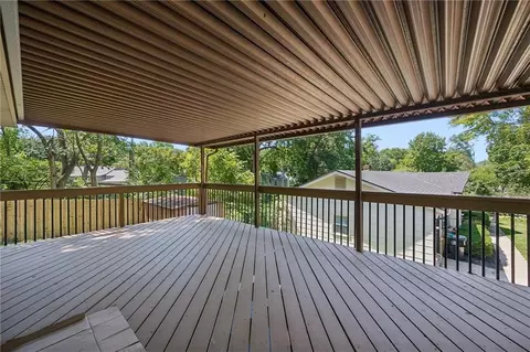 Exterior - 10015 E 31st St, Independence, MO 64052 photo 2 of 4