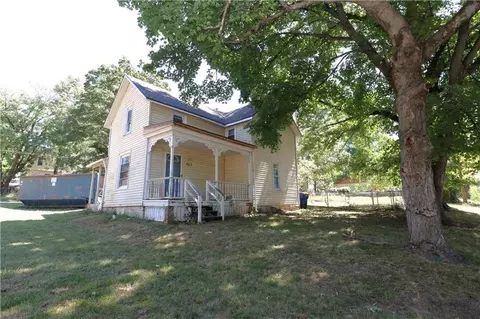 Exterior - 802 Locust St, Eudora, KS 66025 photo 2 of 2