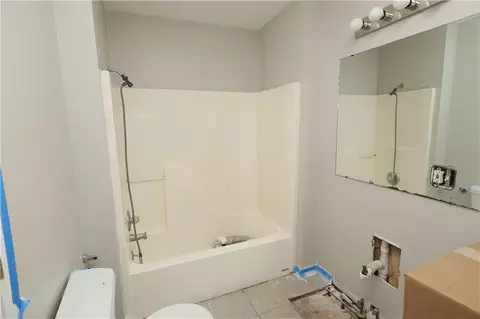 Bath - 802 Locust St, Eudora, KS 66025 photo 1 of 1