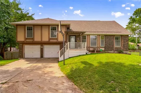 5725 Earnshaw St, Shawnee, KS 66216