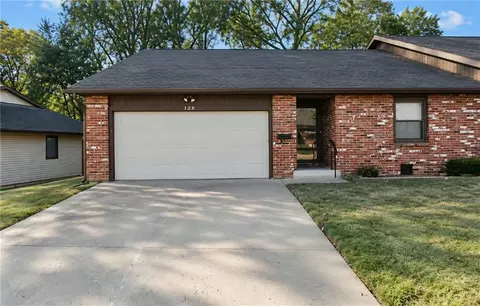 128 S Ryans, Saint Joseph, MO 64506