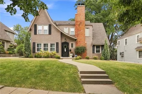 624 W Dartmouth Rd, Kansas City, MO 64113