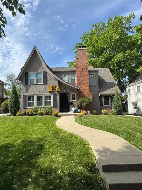 624 W Dartmouth Rd, Kansas City, MO 64113