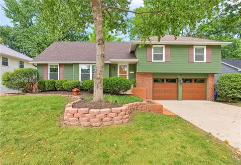 8300 W 97th Ter, Overland Park, KS 66212