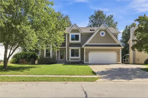 1237 E Meadow Ln, Olathe, KS 66062