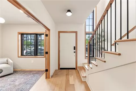 541 E 19th St, Kansas City, MO 64108