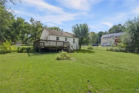 Exterior - 9612 E 31st St, Independence, MO 64052 photo 5 of 7