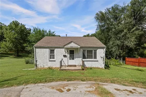 Exterior - 9612 E 31st St, Independence, MO 64052 photo 1 of 7