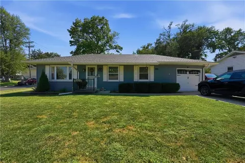 1703 Seneca St, Leavenworth, KS 66048